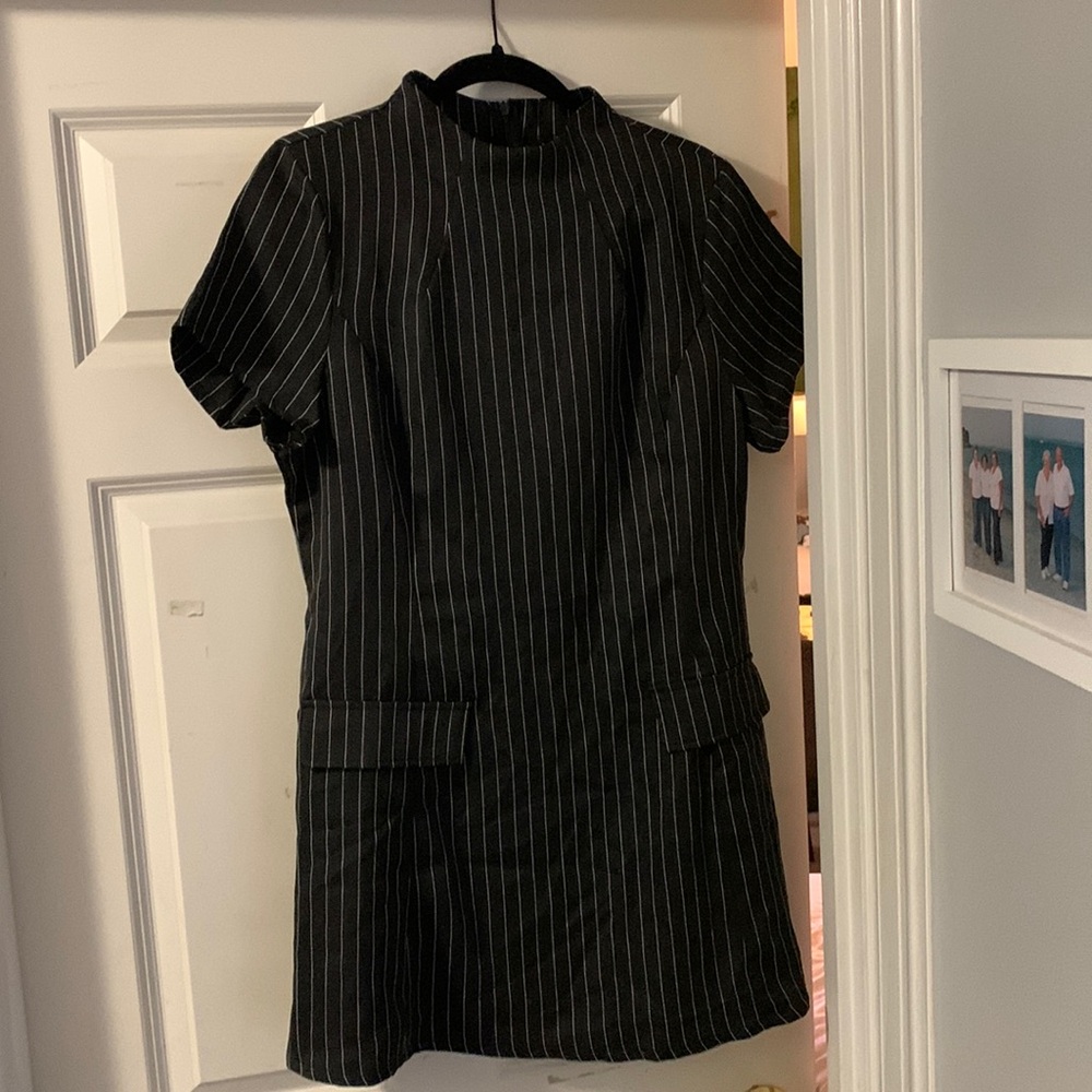L black and white striped dress with pockets
